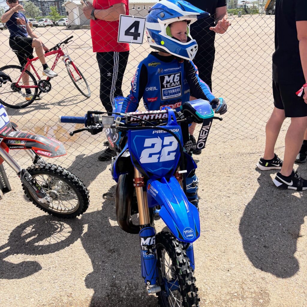 Radi (#22) at the start gate in Afyonkarahisar, 2026
