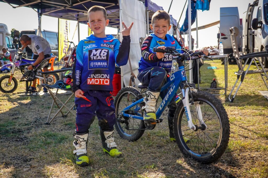 Radi with a friend in the M6 team paddock