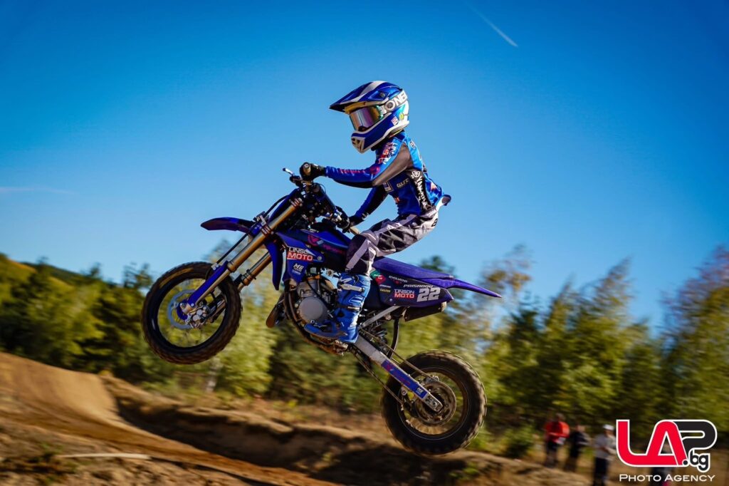Radi (#22) in the air at Samokov, 2026