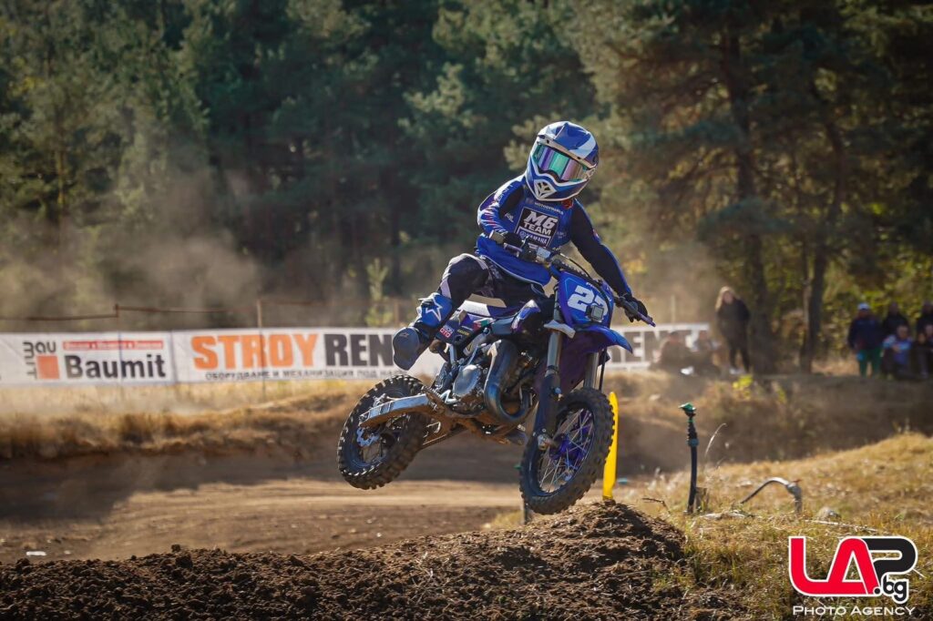 Radi (#22) over a jump by the trees, Samokov 2026